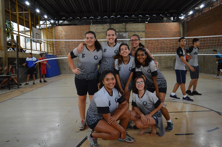 Equipe de vôlei do curso técnico em Mineração venceu a primeira partida